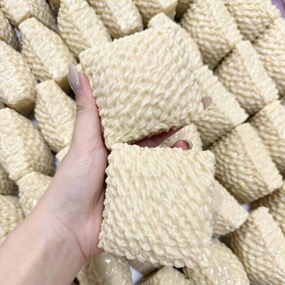 Crunchy Fried Noodles Squishy  - Novelty Gifts 评论和价格