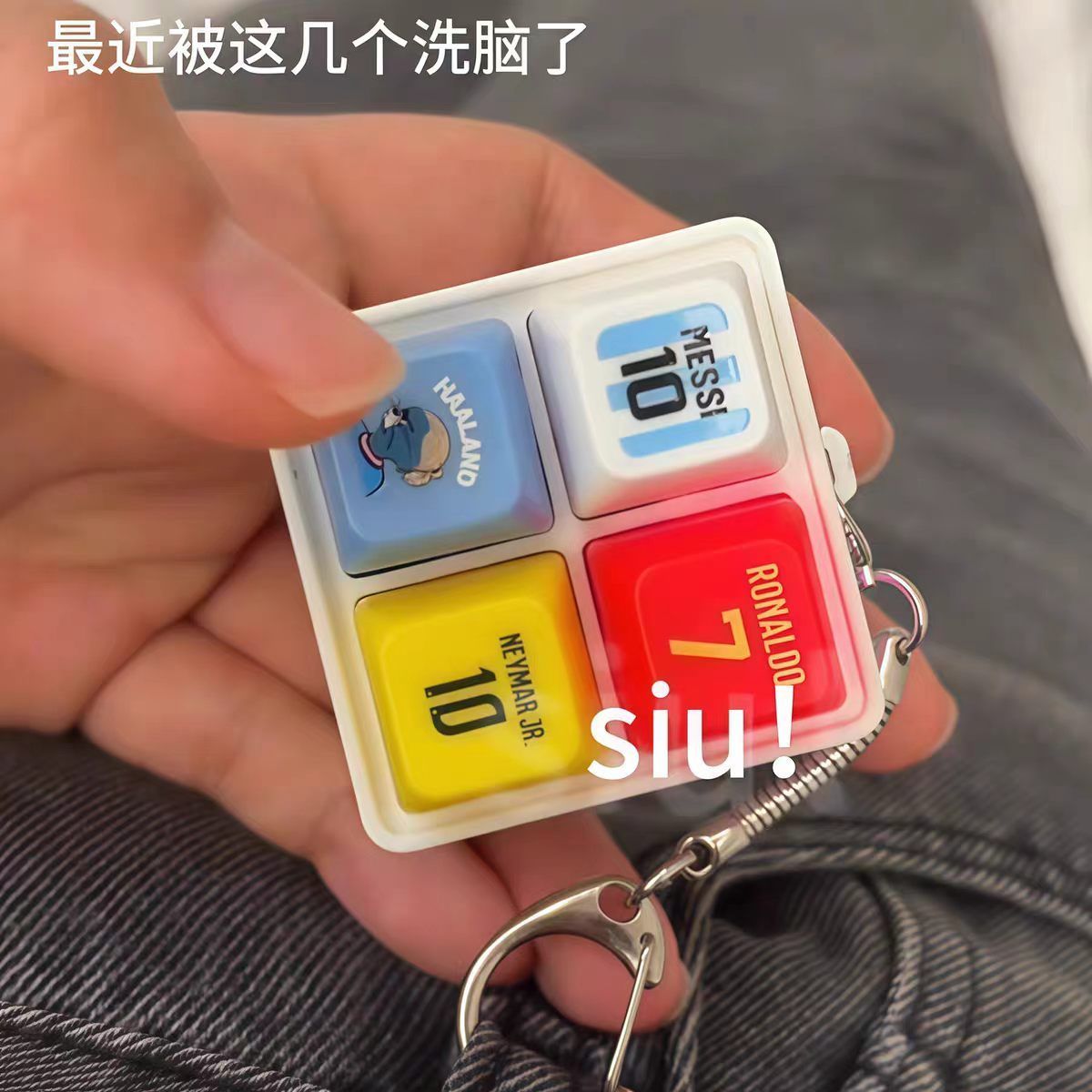 Haaland soccer-themed keychain - Prank Toys 评论和价格